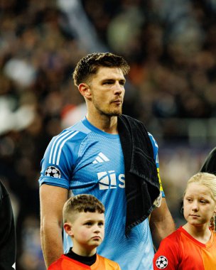 Nick Pope, Newcastle United FC ve SL Benfica (Maciej Rogowski / Ball Raw Images) arasındaki Şampiyonlar Ligi faz maçında görüldü.)