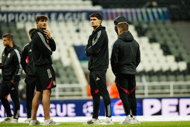 Diogo Ferreira ve Antonio Silva, Newcastle United FC ile SL Benfica (Maciej Rogowski / Ball Raw Images) arasındaki Şampiyonlar Ligi faz maçında görüldü.)