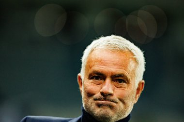 Jose Mourinho, Newcastle United FC ve SL Benfica (Maciej Rogowski / Ball Raw Images) arasındaki Şampiyonlar Ligi faz maçında görüldü.)