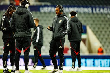 Leandro Santos, Newcastle United FC ve SL Benfica (Maciej Rogowski / Ball Raw Images) arasında Şampiyonlar Ligi faz maçında görüldü)