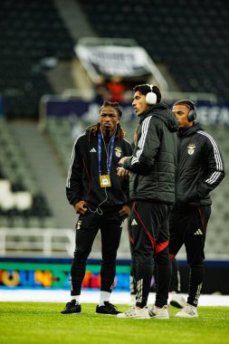 Ivan Lima, Newcastle United FC ve SL Benfica (Maciej Rogowski / Ball Raw Images) arasındaki Şampiyonlar Ligi faz maçında görüldü.)