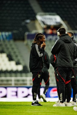 Ivan Lima, Newcastle United FC ve SL Benfica (Maciej Rogowski / Ball Raw Images) arasındaki Şampiyonlar Ligi faz maçında görüldü.)