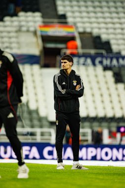 Antonio Silva, Newcastle United FC ve SL Benfica (Maciej Rogowski / Ball Raw Images) arasındaki Şampiyonlar Ligi faz maçında görüldü.)