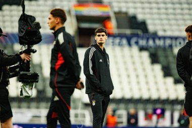 Antonio Silva, Newcastle United FC ve SL Benfica (Maciej Rogowski / Ball Raw Images) arasındaki Şampiyonlar Ligi faz maçında görüldü.)