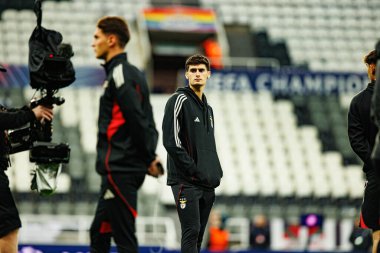 Antonio Silva, Newcastle United FC ve SL Benfica (Maciej Rogowski / Ball Raw Images) arasındaki Şampiyonlar Ligi faz maçında görüldü.)