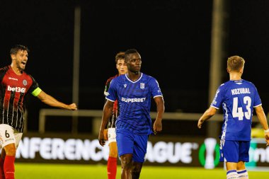 Timothy Ouma, Lincoln Red Imps ve Lech Poznan (Maciej Rogowski / Ball Raw Images) takımları arasında oynanan UEFA Konferans Ligi faz oyunu sırasında görüldü)