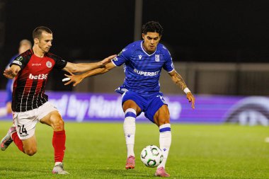 Toni Kolega ve Luis Palma, Lincoln Red Imps ve Lech Poznan (Maciej Rogowski / Ball Raw Images) takımları arasında oynanan UEFA Konferans Ligi faz maçında görüldü.)