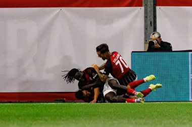 Kike Gomez, Boubacar Sidik Dabo ve Victor Villacanas Morales, Lincoln Red Imps ve Lech Poznan (Maciej Rogowski / Ball Raw Images) takımları arasındaki UEFA Konferans Ligi faz maçında gol attıktan sonra kutlama yaparken görüldü.)