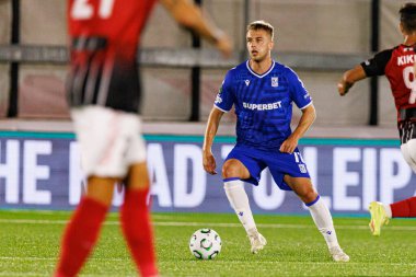 Mateusz Skrzypczak, Lincoln Red Imps ve Lech Poznan (Maciej Rogowski / Ball Raw Images) takımları arasında oynanan UEFA Konferans Ligi faz oyunu sırasında görüldü)