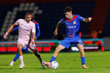 Facundo Caseres ve Cedric Nuozzi, Liga Portekiz maçı sırasında FC Alverca ve Gil Vicente FC (Maciej Rogowski / Ball Raw Images) takımları arasında görüldü.)