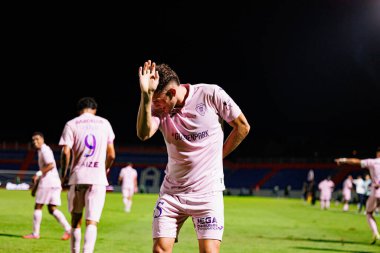  Santi Garcia, Liga Portekiz maçında FC Alverca ve Gil Vicente FC (Maciej Rogowski / Ball Raw Images) takımları arasında gol attıktan sonra kutlama yaparken görüldü.)