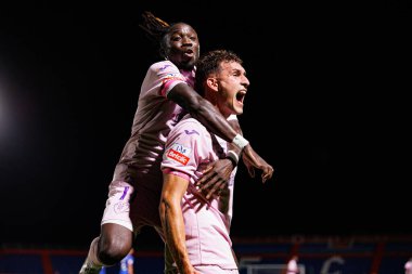 Joelson Fernandes ve Santi Garcia, FC Alverca ve Gil Vicente FC (Maciej Rogowski / Ball Raw Images) takımları arasındaki Liga Portekiz maçında gol attıktan sonra kutlama yaparken görüldü.)