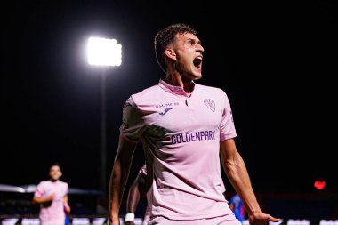 Santi Garcia, Liga Portekiz maçında FC Alverca ve Gil Vicente FC (Maciej Rogowski / Ball Raw Images) takımları arasında gol attıktan sonra kutlama yaparken görüldü.)