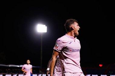 Santi Garcia, Liga Portekiz maçında FC Alverca ve Gil Vicente FC (Maciej Rogowski / Ball Raw Images) takımları arasında gol attıktan sonra kutlama yaparken görüldü.)