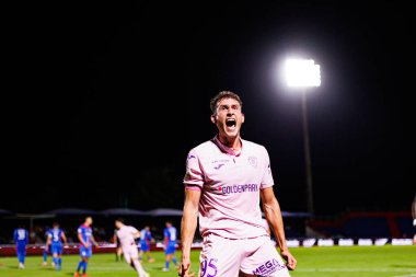 Santi Garcia, Liga Portekiz maçında FC Alverca ve Gil Vicente FC (Maciej Rogowski / Ball Raw Images) takımları arasında gol attıktan sonra kutlama yaparken görüldü.)