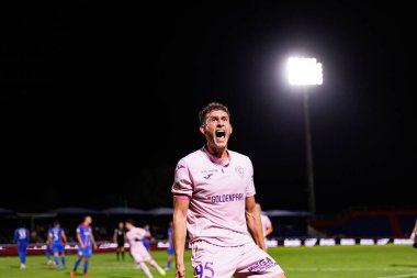 Santi Garcia, Liga Portekiz maçında FC Alverca ve Gil Vicente FC (Maciej Rogowski / Ball Raw Images) takımları arasında gol attıktan sonra kutlama yaparken görüldü.)