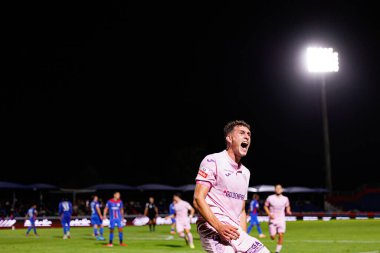 Santi Garcia, Liga Portekiz maçında FC Alverca ve Gil Vicente FC (Maciej Rogowski / Ball Raw Images) takımları arasında gol attıktan sonra kutlama yaparken görüldü.)