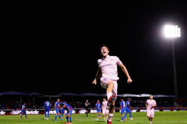 Santi Garcia, Liga Portekiz maçında FC Alverca ve Gil Vicente FC (Maciej Rogowski / Ball Raw Images) takımları arasında gol attıktan sonra kutlama yaparken görüldü.)