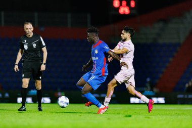 Sabit Abdulai ve Luis Esteves, Liga Portekiz maçı sırasında FC Alverca ve Gil Vicente FC (Maciej Rogowski / Ball Raw Images) takımları arasında görüldü.)