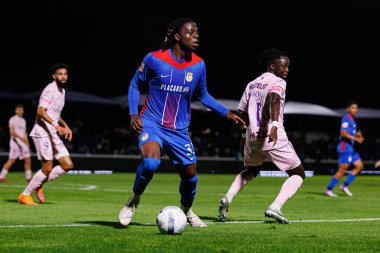 Bastien Meupiyou ve Joelson Fernandes Liga Portekiz maçı sırasında FC Alverca ve Gil Vicente FC (Maciej Rogowski / Ball Raw Images) takımları arasında görüldü.)