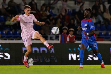 Santi Garcia ve Sabit Abdulai, Liga Portekiz maçı sırasında FC Alverca ve Gil Vicente FC (Maciej Rogowski / Ball Raw Images) takımları arasında görüldü.)