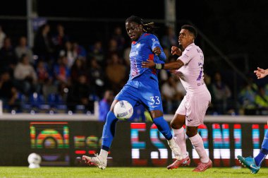 Bastien Meupiyou ve Murilo Souza, Liga Portekiz maçı sırasında FC Alverca ve Gil Vicente FC (Maciej Rogowski / Ball Raw Images) takımları arasında görüldü.)
