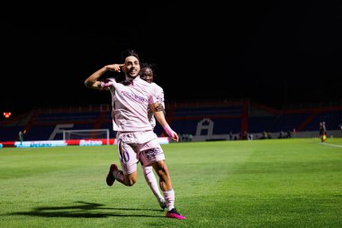 Luis Esteves ve Joelson Fernandes, FC Alverca ve Gil Vicente FC (Maciej Rogowski / Ball Raw Images) takımları arasındaki Liga Portekiz maçında gol attıktan sonra kutlama yaparken görüldü.)
