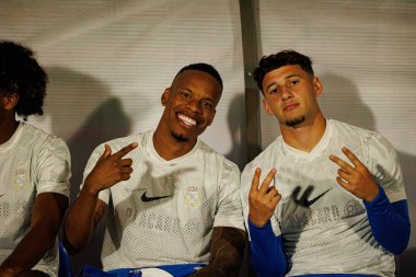 Gian Cabezas ve Cedric Nuozzi, Liga Portekiz maçında FC Alverca ve Gil Vicente FC (Maciej Rogowski / Ball Raw Images) takımları arasında görüldü.)