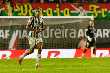 Oumar Ngom, Liga Portekiz maçı sırasında Estrela Amadora ve Rio Ave FC takımları arasında Estadio Jose Gomes (Maciej Rogowski / Ball Raw Images)