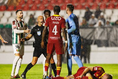 Kikas, Luis Godinho, Jonathan Panzo ve Cezary Miszta Liga Portekiz maçı sırasında Estrela Amadora ve Rio Ave FC takımları arasında Estadio Jose Gomes 'de (Maciej Rogowski / Ball Raw Images) görüldü.)