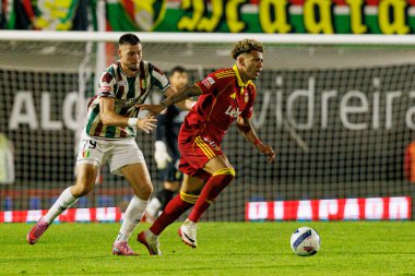 Atanas Chernev ve Clayton Liga Portekiz maçı sırasında Estrela Amadora ve Rio Ave FC takımları arasında Estadio Jose Gomes (Maciej Rogowski / Ball Raw Images)