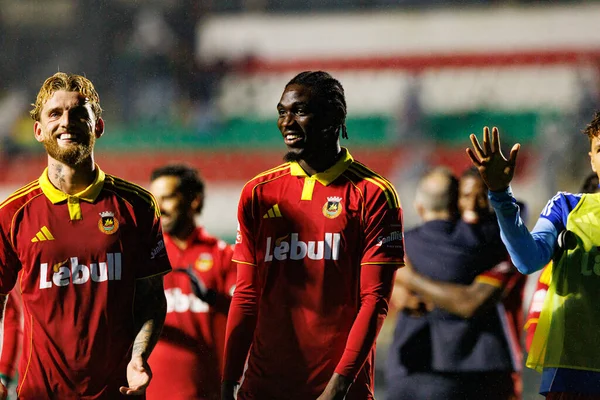 Ole Pohlmann ve Julien Lomboto, Liga Portekiz maçı sırasında Estrela Amadora ve Rio Ave FC takımları arasında Estadio Jose Gomes (Maciej Rogowski / Ball Raw Images)