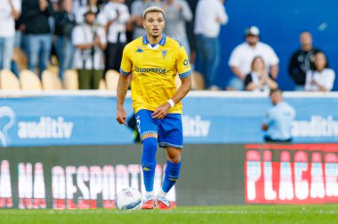 Antef Tsoungui, Liga Portekiz maçı sırasında Estoril Praia ve CD Nacional takımları arasında Estadio Antonio Coimbra da Mota (Maciej Rogowski / Ball Raw Images)