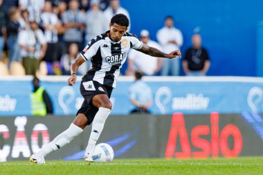 Matheus Dias, Liga Portekiz maçı sırasında Estoril Praia ve CD Nacional takımları arasında Estadio Antonio Coimbra da Mota 'da görüldü (Maciej Rogowski / Ball Raw Images)
