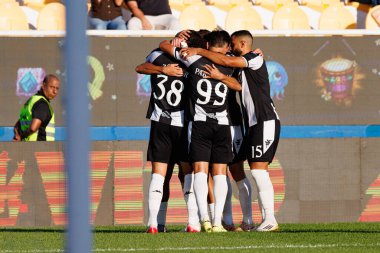 GD Estoril Praia ve CD Nacional takımları arasında oynanan Liga Portekiz maçında Ze Vitor 'dan gol üstüne gol atarak Estadio Antonio Coimbra da Mota' da (Maciej Rogowski / Ball Raw Images)
