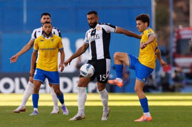 Chiheb Labidi ve Pedro Carvalho, Liga Portekiz maçı sırasında Estoril Praia ve CD Nacional takımları arasında Estadio Antonio Coimbra da Mota (Maciej Rogowski / Ball Raw Images)