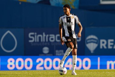 Matheus Dias, Liga Portekiz maçı sırasında Estoril Praia ve CD Nacional takımları arasında Estadio Antonio Coimbra da Mota 'da görüldü (Maciej Rogowski / Ball Raw Images)