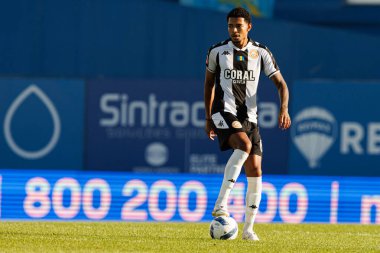 Matheus Dias, Liga Portekiz maçı sırasında Estoril Praia ve CD Nacional takımları arasında Estadio Antonio Coimbra da Mota 'da görüldü (Maciej Rogowski / Ball Raw Images)