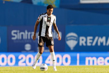 Matheus Dias, Liga Portekiz maçı sırasında Estoril Praia ve CD Nacional takımları arasında Estadio Antonio Coimbra da Mota 'da görüldü (Maciej Rogowski / Ball Raw Images)
