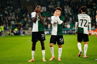 Salvador Blopa ve Flavio Goncalf, Estadio Jose Alvalade 'de (Maciej Rogowski / Ball Raw Images) Sporting CP ve Alverca FC takımları arasında oynanan çeyrek final maçında gol attıktan sonra kutlama yaparken görüldü.)