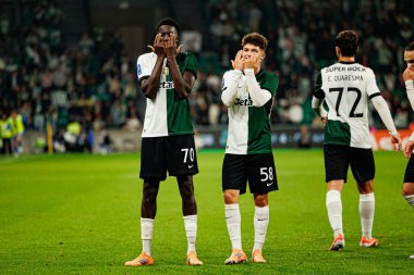 Salvador Blopa ve Flavio Goncalf, Estadio Jose Alvalade 'de (Maciej Rogowski / Ball Raw Images) Sporting CP ve Alverca FC takımları arasında oynanan çeyrek final maçında gol attıktan sonra kutlama yaparken görüldü.)