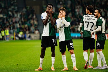 Salvador Blopa ve Flavio Goncalf, Estadio Jose Alvalade 'de (Maciej Rogowski / Ball Raw Images) Sporting CP ve Alverca FC takımları arasında oynanan çeyrek final maçında gol attıktan sonra kutlama yaparken görüldü.)