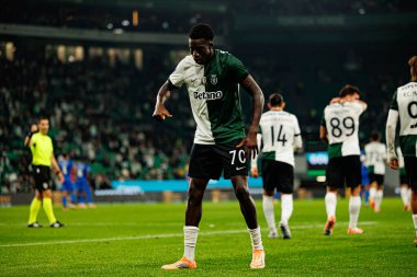 Salvador Blopa, Estadio Jose Alvalade 'de (Maciej Rogowski / Ball Raw Images) Sporting CP ve Alverca FC takımları arasında oynanan çeyrek final maçında attığı golü kutlarken görülüyor.)