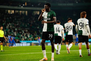 Salvador Blopa, Estadio Jose Alvalade 'de (Maciej Rogowski / Ball Raw Images) Sporting CP ve Alverca FC takımları arasında oynanan çeyrek final maçında attığı golü kutlarken görülüyor.)