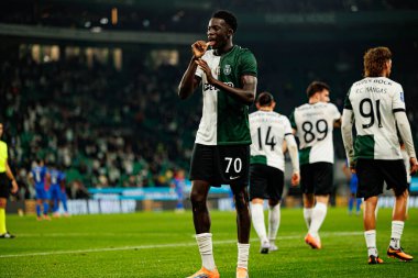 Salvador Blopa, Estadio Jose Alvalade 'de (Maciej Rogowski / Ball Raw Images) Sporting CP ve Alverca FC takımları arasında oynanan çeyrek final maçında attığı golü kutlarken görülüyor.)