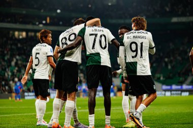Sporcu Oyuncuları, Estadio Jose Alvalade 'de (Maciej Rogowski / Ball Raw Images) Sporting CP ve Alverca FC takımları arasında oynanan çeyrek final maçında Salvador Blop' tan gol üstüne gol atarken görüldü.)