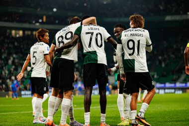 Sporcu Oyuncuları, Estadio Jose Alvalade 'de (Maciej Rogowski / Ball Raw Images) Sporting CP ve Alverca FC takımları arasında oynanan çeyrek final maçında Salvador Blop' tan gol üstüne gol atarken görüldü.)