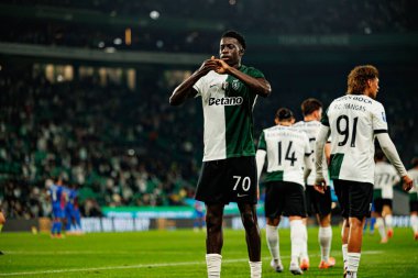 Salvador Blopa, Estadio Jose Alvalade 'de (Maciej Rogowski / Ball Raw Images) Sporting CP ve Alverca FC takımları arasında oynanan çeyrek final maçında attığı golü kutlarken görülüyor.)