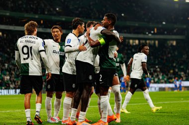 Sporcu Oyuncuları, Estadio Jose Alvalade 'de (Maciej Rogowski / Ball Raw Images) Sporting CP ve Alverca FC takımları arasında oynanan çeyrek final maçında Salvador Blop' tan gol üstüne gol atarken görüldü.)
