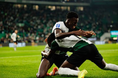 Salvador Blopa ve Geovany Quenda, Estadio Jose Alvalade 'de (Maciej Rogowski / Ball Raw Images) Sporting CP ve Alverca FC takımları arasında oynanan çeyrek final maçında gol attıktan sonra kutlama yaparken görüldü.)